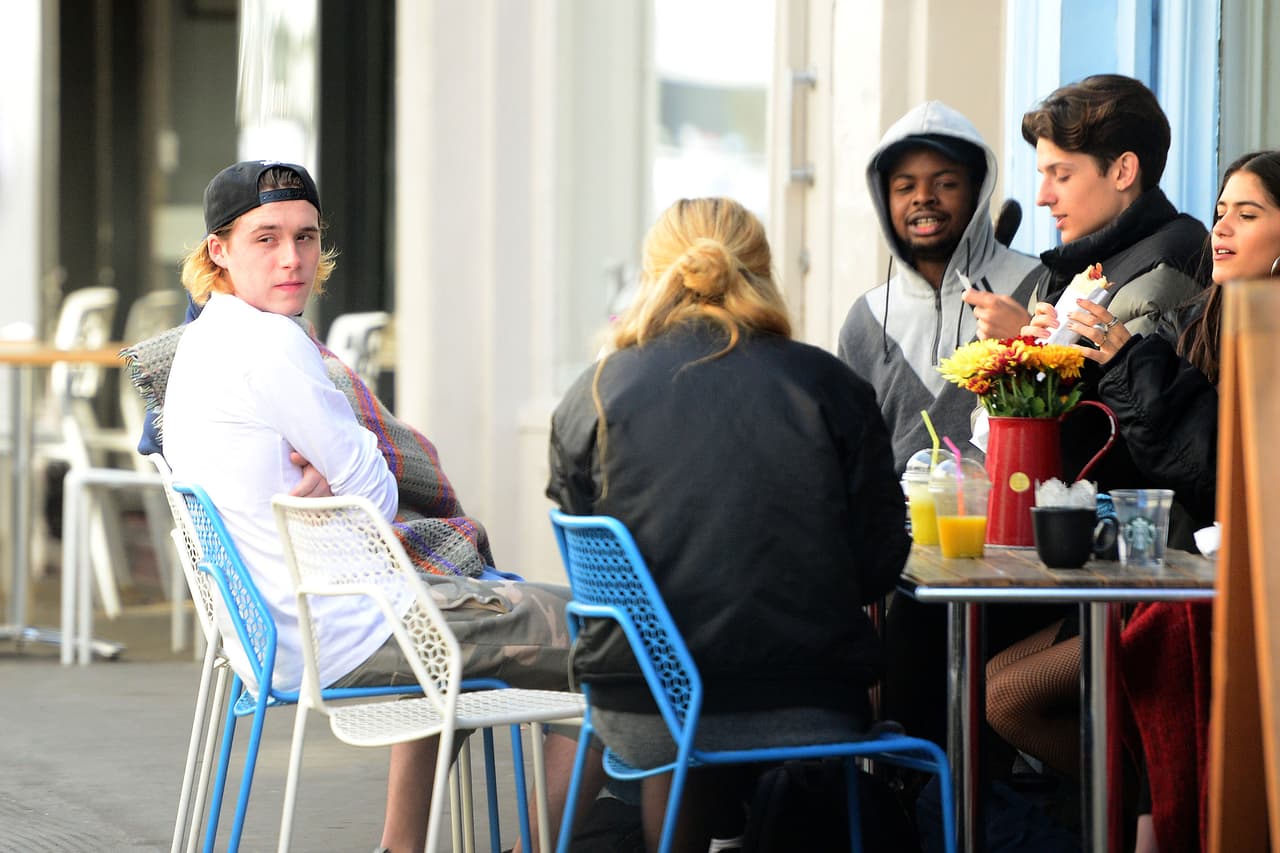 Se reunieron con varios amigos para una divertida comida en el centro de Londres.