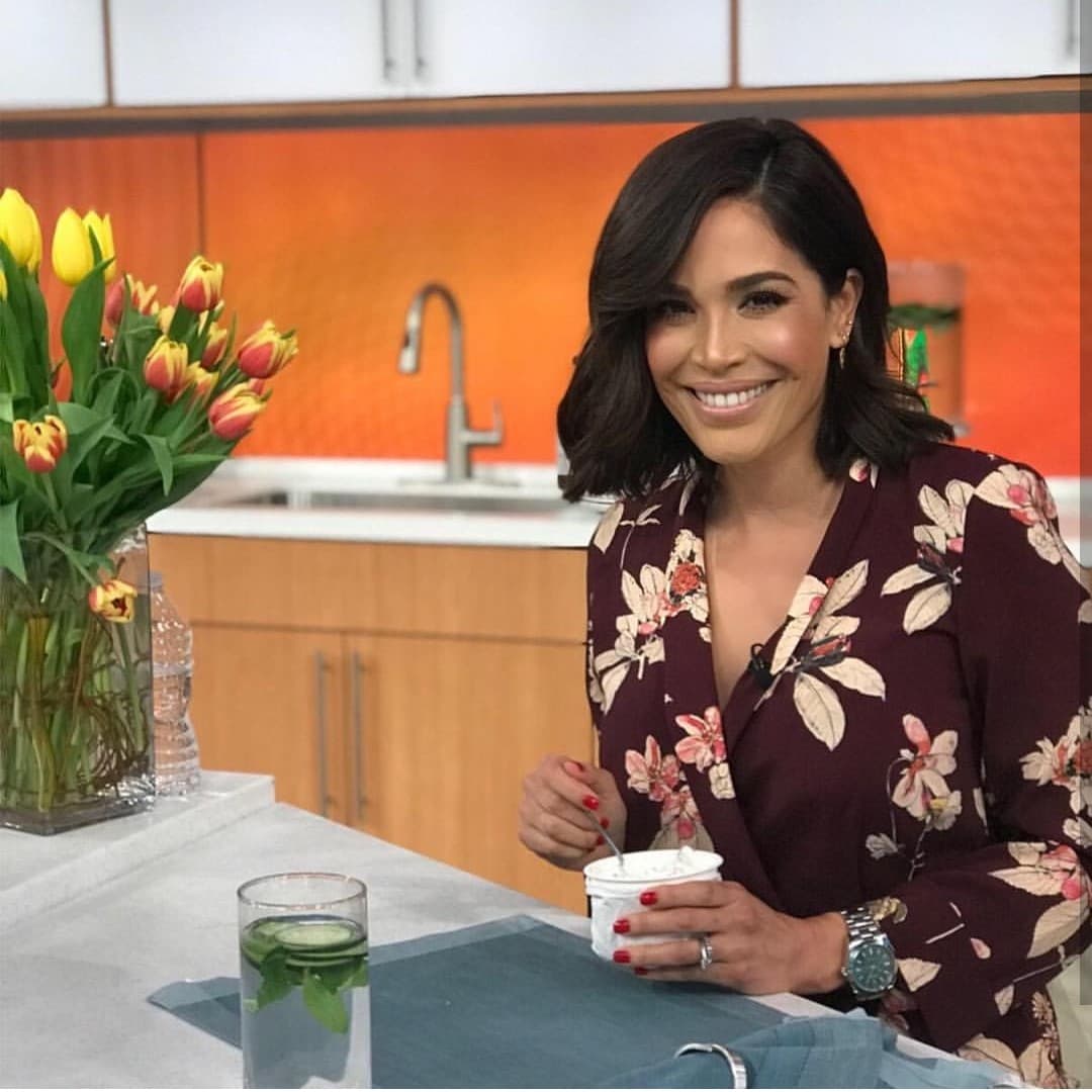 Así es como Karlita lleva el gusto por la cocina y el carisma en sus venas, tal como su querida Andreita. “Yo siento que Karla se parece a mí en lo trabajadora, en lo cumplido y en lo alegre. Admiro su fortaleza, su amor, que inspira y su sonrisa, porque la sonrisa tiene valor y ella todo el tiempo está risueña, eso es lo que más me gusta de ella.”, exclamó la abuelita en el año 2013.
<br>