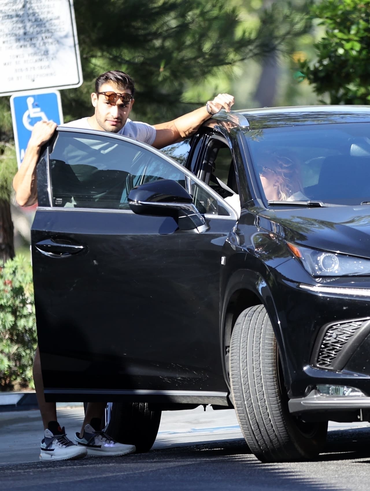 El novio de Spears se percató de la presencia del paparazzo.
<br>