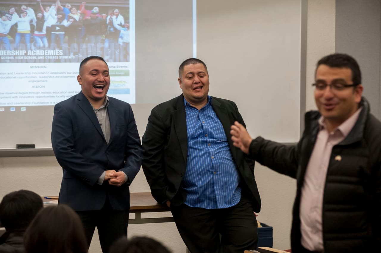 Ocho colegios y universidades ayudaron a estudiantes y sus familias llenar las solicitudes de FAFSA.