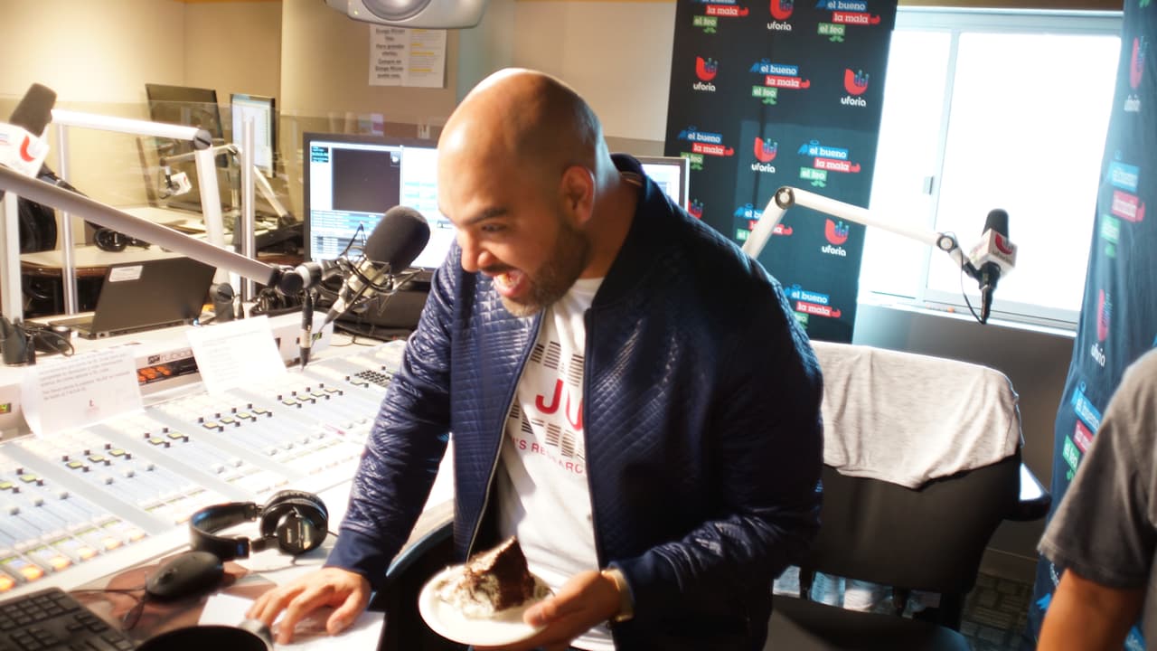 Raúl Molinar 'El Pelón' celebró al lado de sus compañeros un año más de vida.