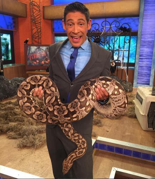 Johnny Lozada 5’10’’ / 1,77 m aproximadamente.
<br>