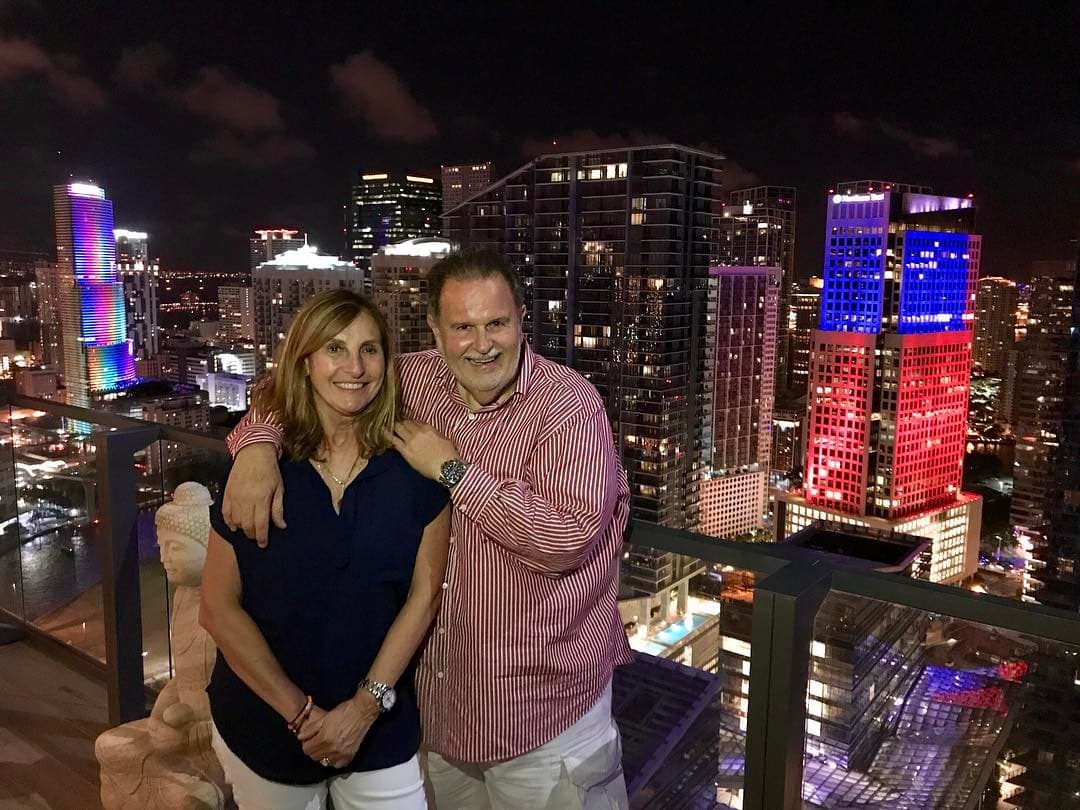 Los festejos de aniversario comenzaron desde la semana pasada cuando El Gordo 'sorprendió' a Millie con un inesperado regalo.