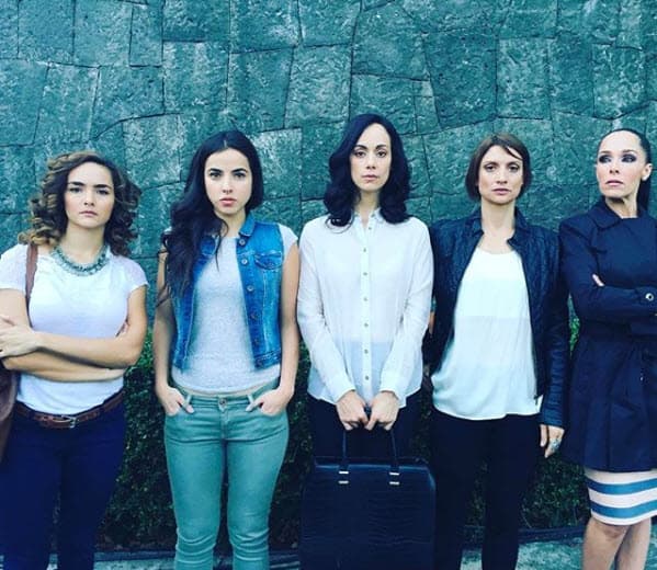 En 2016 Sharis participó en 'Vuelve temprano' (2016) junto a Gabriela de la Garza, Sara Corrales y Mario Cimarro, entre otros.