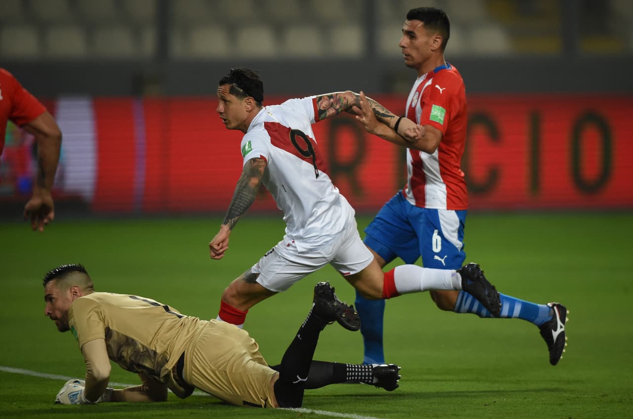 En 5 minutos, el Estadio Nacional explotó en júbilo tras la maravillosa asistencia de tres dedos de Christian Cueva para la definición de Gianluca Lapadula y el 1-0 de Perú.