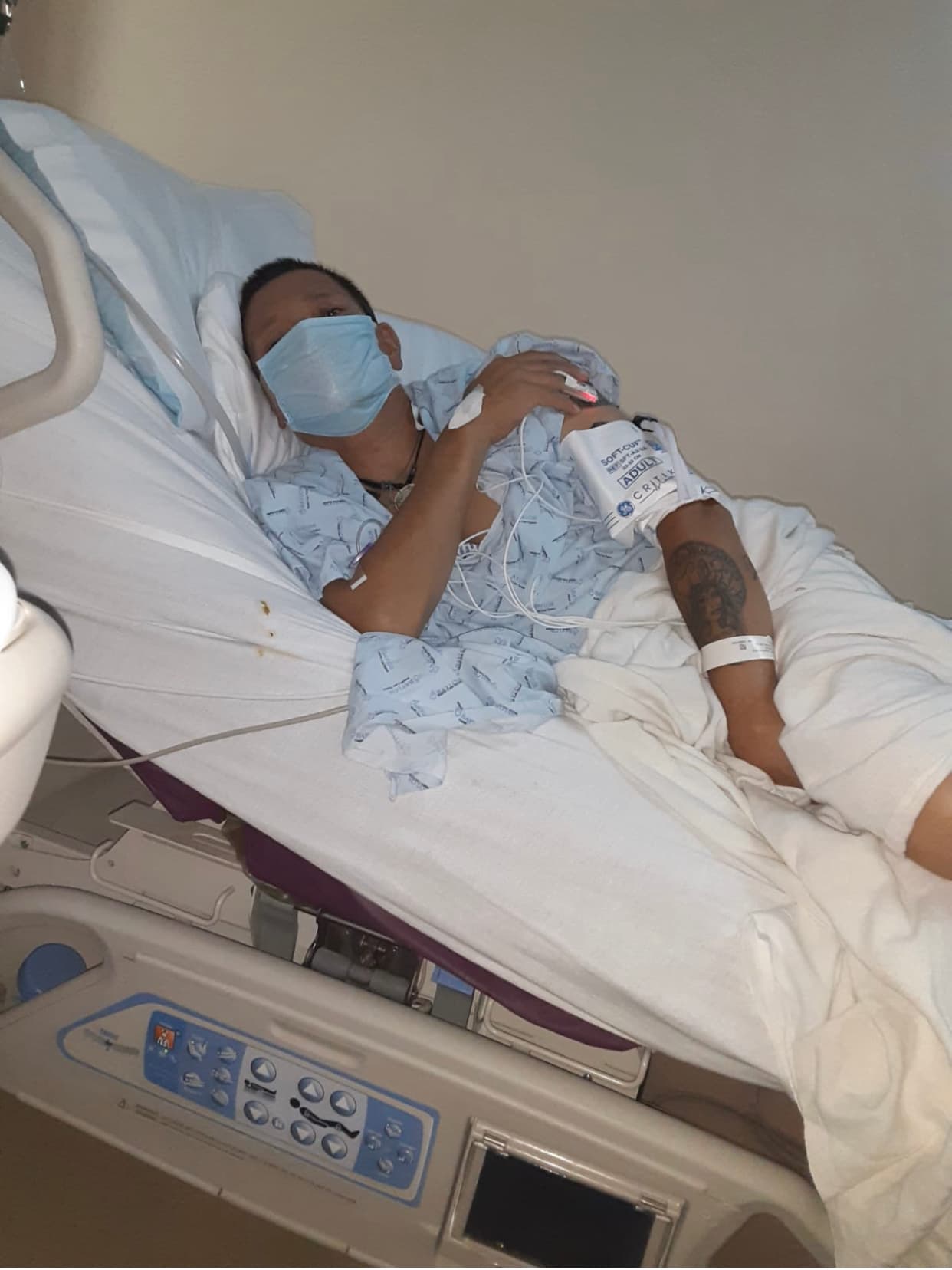 EL esposo de Roxana, Alejandro, sufre de cirrosis y necesita un transplante de hígado