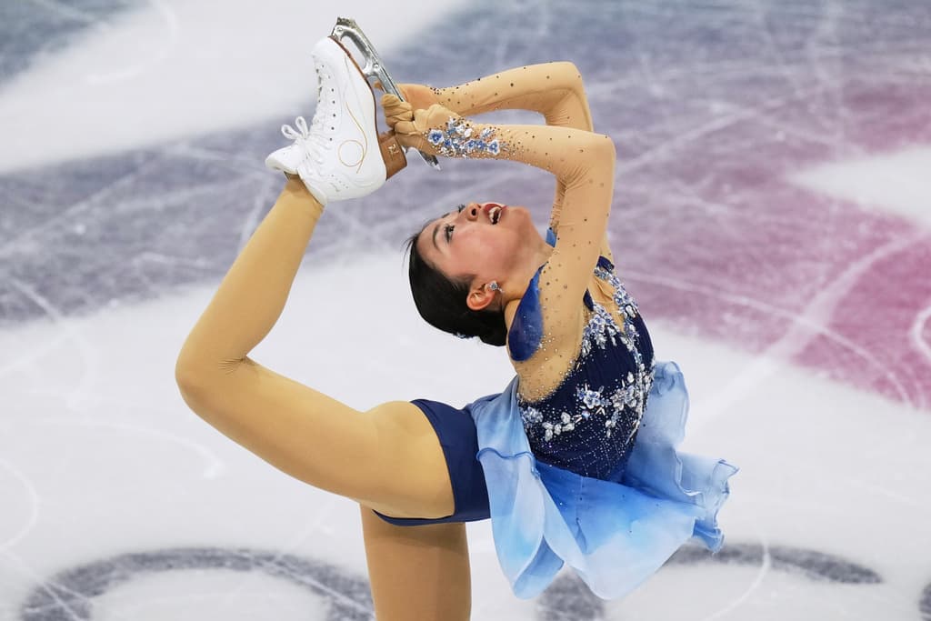 Mone Chiba, de Japón, compite durante el programa libre de patinaje artístico femenino en los Juegos Olímpicos de Invierno de 2026, en Milán, Italia, el jueves 19 de febrero de 2026.