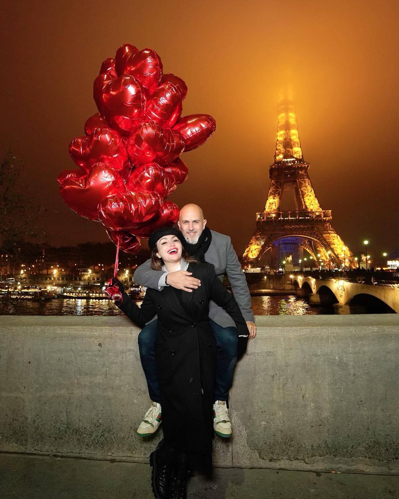 En los últimos días del 2021, la locutora viajó junto a 
<b>'El Ojitos'</b> a Paris para relajarse un poco y por otro motivo muy especial.