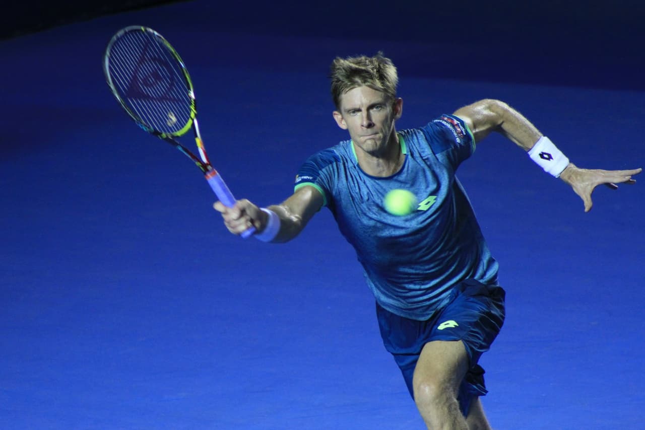 El sudafricano le plantó cara a un cerebral e inexpresivo Del Potro, pero sufrió un rompimiento de su saque en cada set.