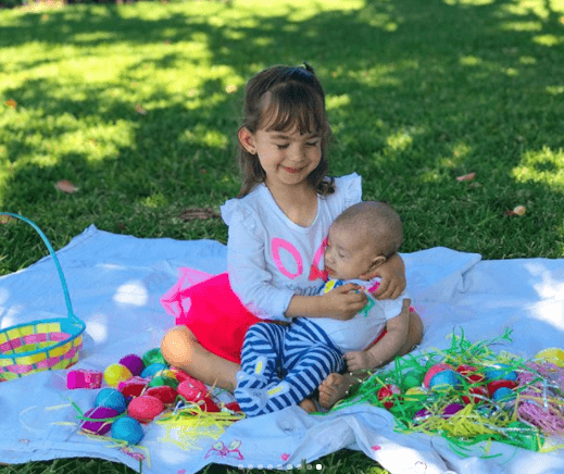 Estos momentos de amor entre hermanos, derriten a sus papás.