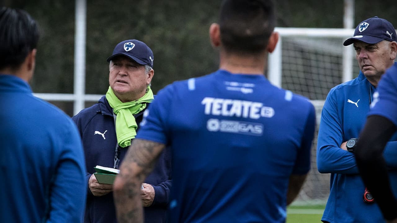 Rogelio Funes Mori regresa a entrenar y estará listo con Rayados para enfrentar al Toluca