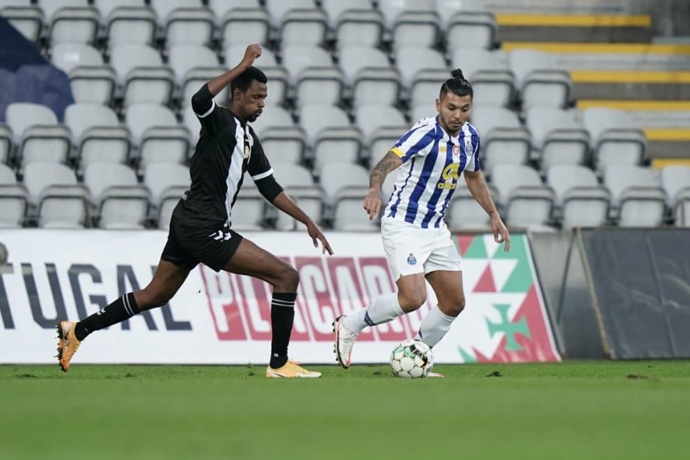 Porto se lleva la victoria ante Nacional después de empatar el encuentro 2-2, durante los primeros 90 minutos. Finalmente, el equipo de Jesus 'Tecatito' Corona, se impuso con una diferencia notable para calificar a cuartos de final de la Copa de Portugal. Díaz, Barbosa, Oliveira y Taremi anotaron para los 'Dragones Azules',