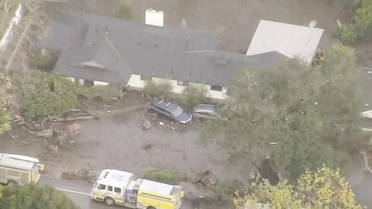 El informe de las autoridades indica que también ocho propiedades comerciales fueron totalmente destruidas, 20 resultaron dañadas y 200 continúan en zonas de peligro.