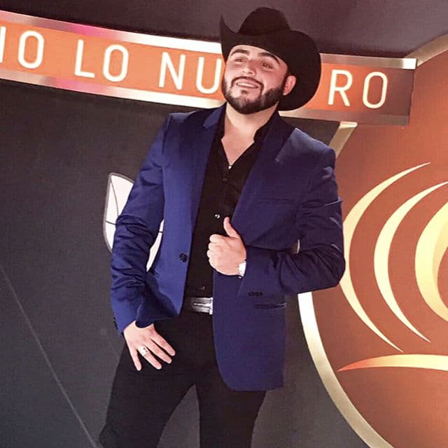 Gerardo Ortiz también ha incursionado en el mundo de la actuación con al menos tres películas: "Cara a la muerte: La película", "Spare Parts" basada en su vida real, "Como un sueño", un documental de su vida.