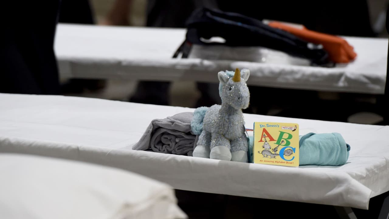 ¿Cómo y dónde donar artículos para los niños migrantes que cruzan la frontera?