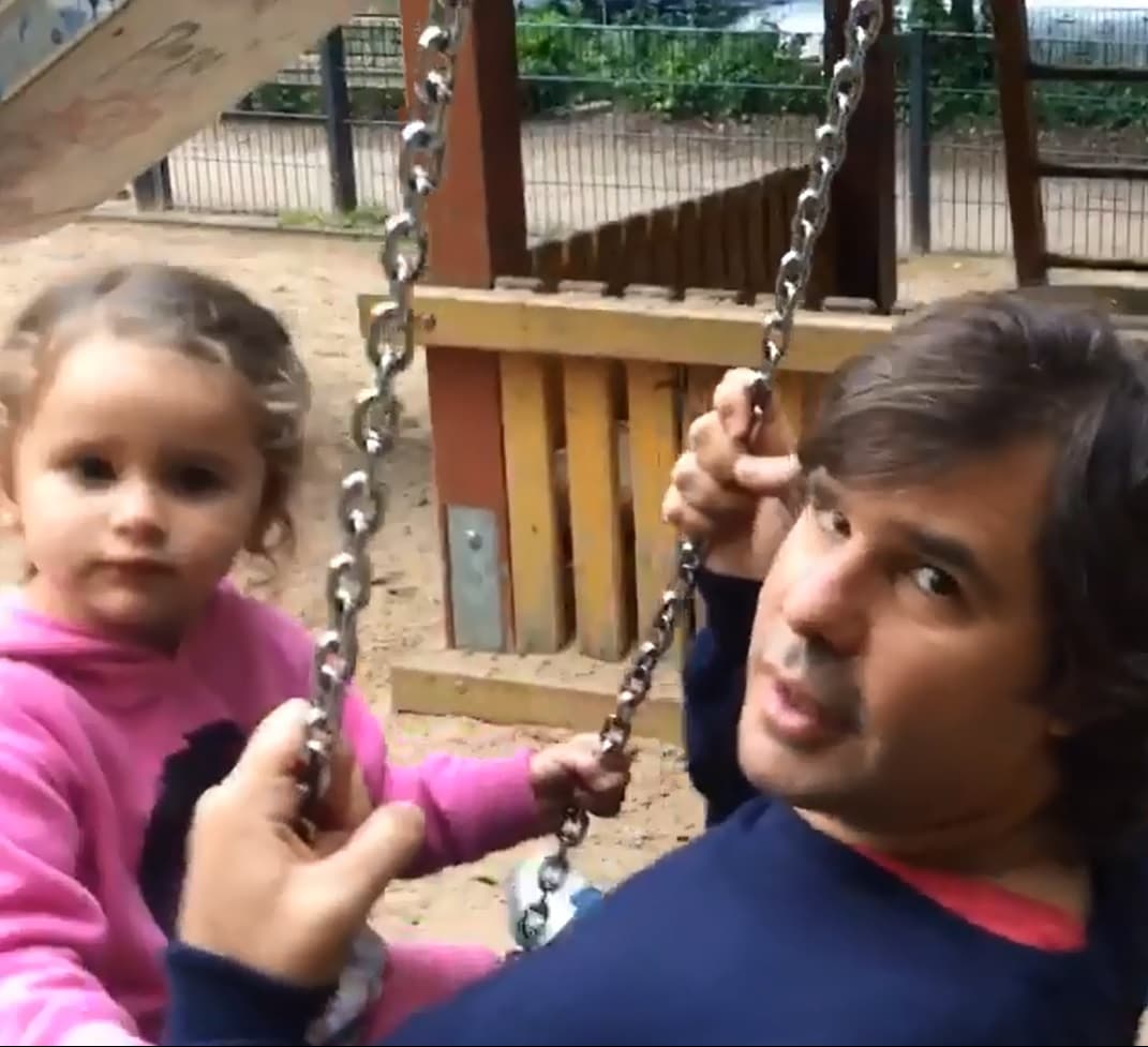 No había pasado ni una semana de que Shakira había anunciado que estaba embarazada por primera vez cuando Antonio de la Rúa y Daniela confirmaron que ellos también serían padres.