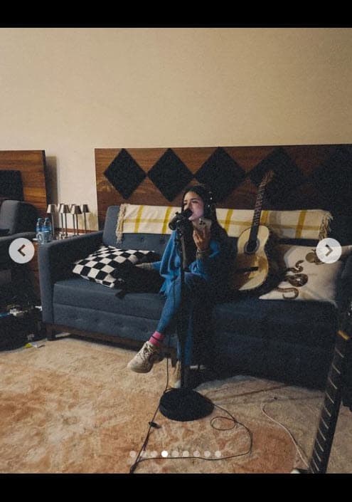 "Gracias por tanto y todo. Espero estén pasando unas lindas fiestas con los suyos", deseó. 
<br>