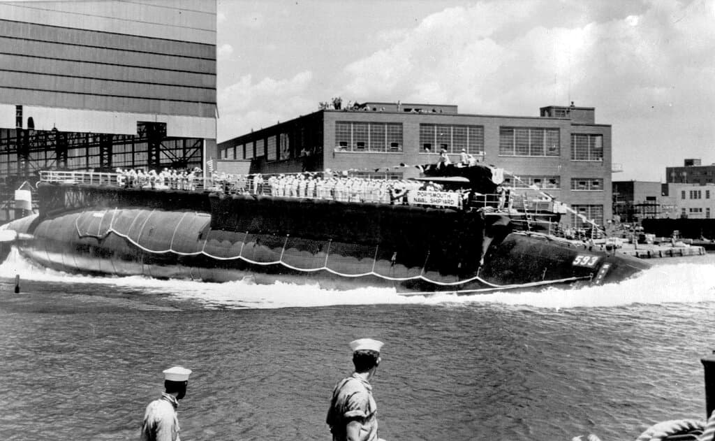 <b>Submarino USS Thresher (Estados Unidos):</b> Este submarino desapareció el 10 de abril de 1963 en el Océano Atlántico, a unas 220 millas (360 km) al este de Cape Cod, Massachusetts y hasta el momento ha sido el peor desastre sufrido por un submarino estadounidense. Fallecieron 129 tripulantes.