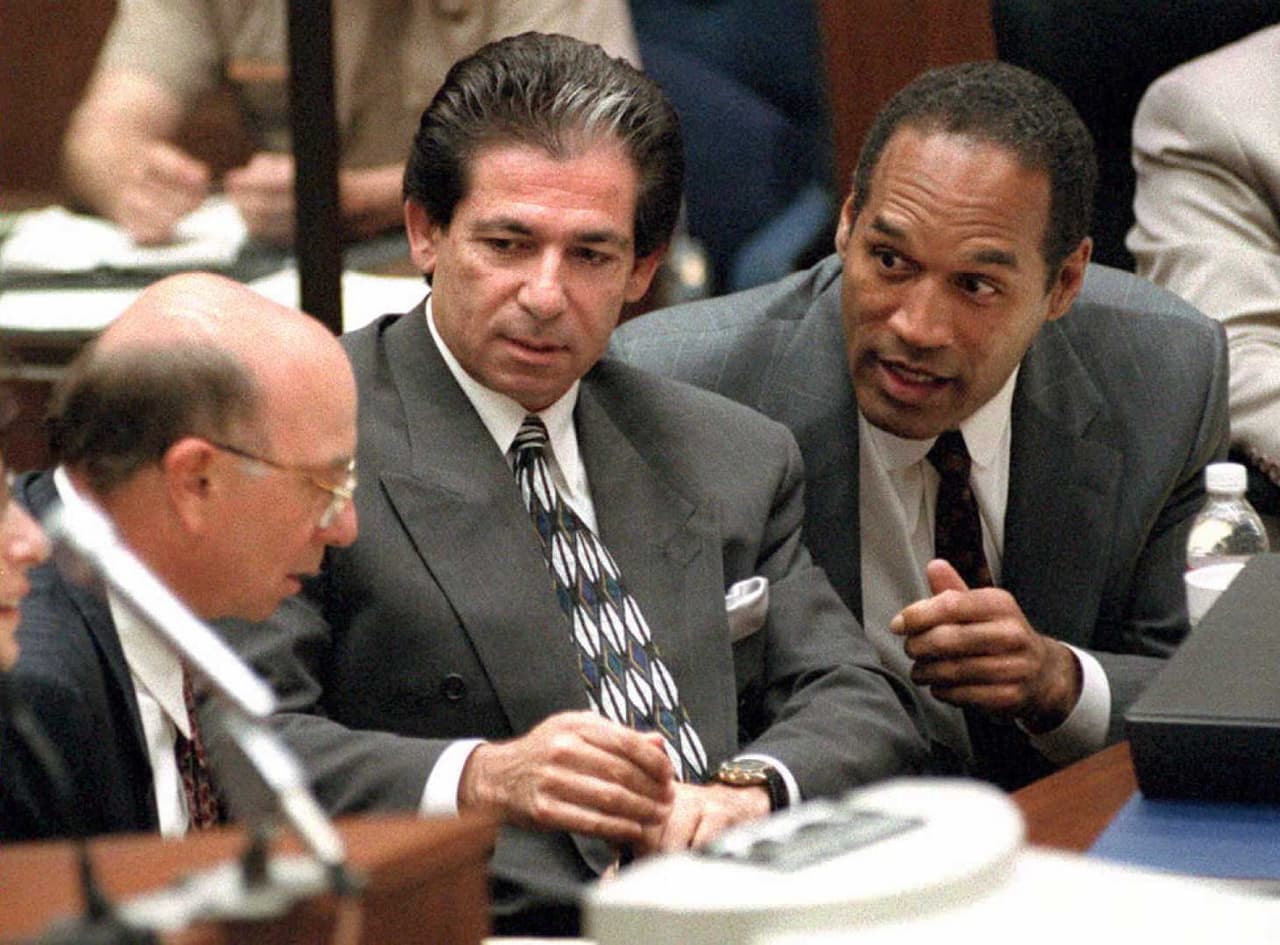 Robert Kardashian, padre de Kim, fue un reconocido abogado en Estados Unidos. Uno de sus casos más recordados fue la defensa que hizo al deportista O.J. Simpson durante su proceso penal en la década de 1990.