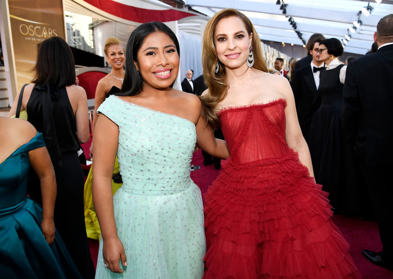 Los detalles de la tela eran en color plateado.