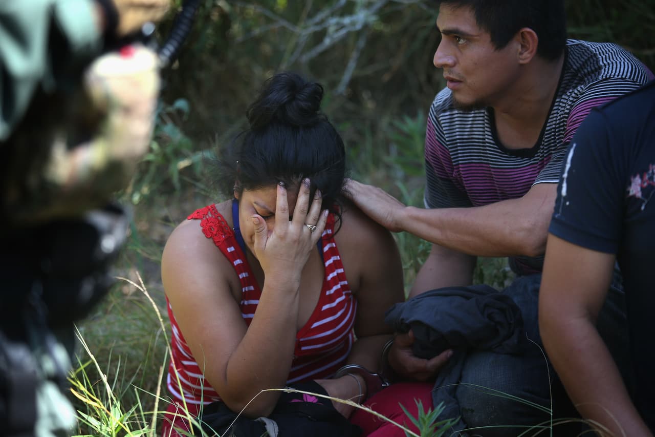 Encuentran a 79 inmigrantes hacinados en un tráiler en el norte de México