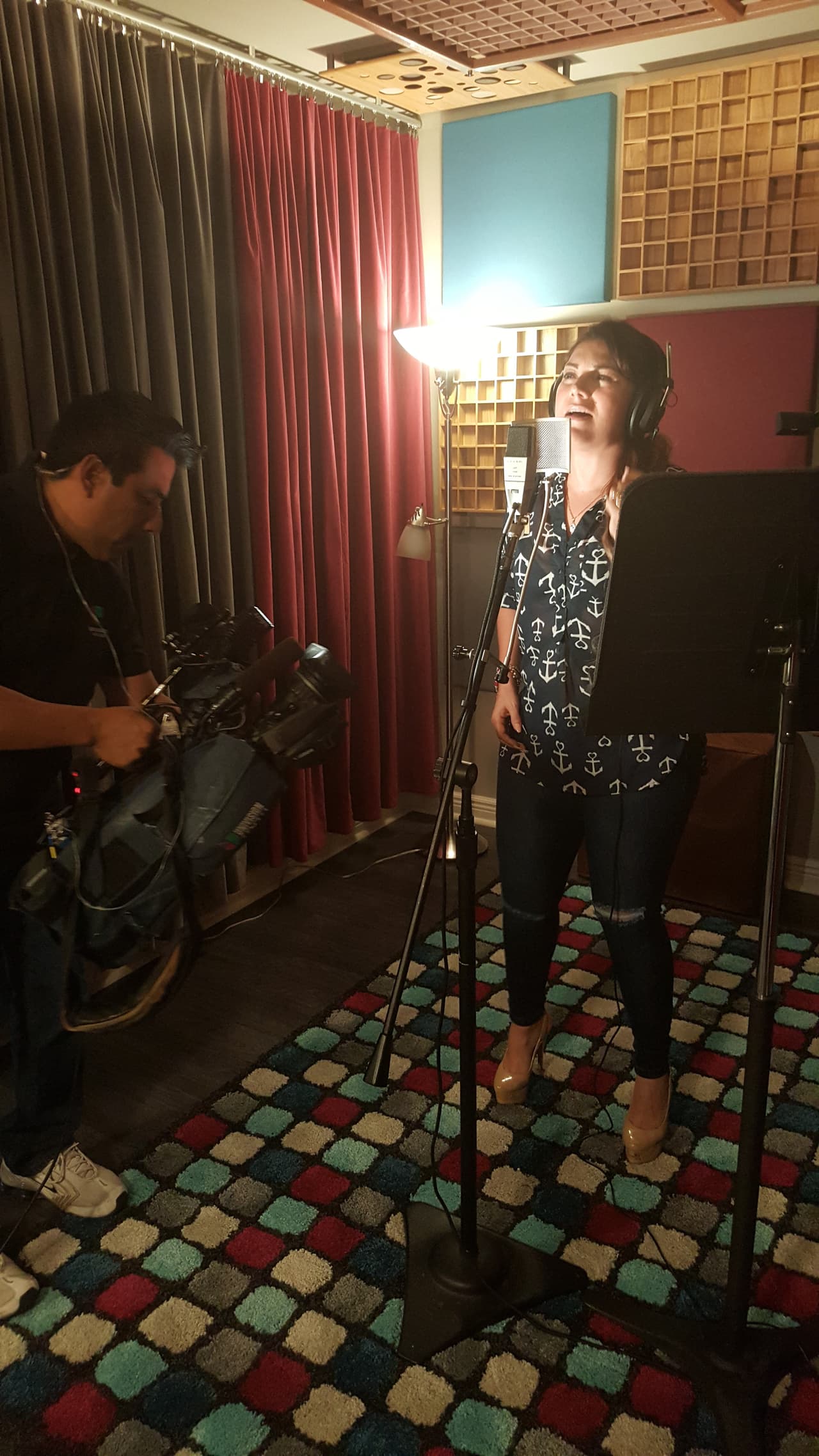 Sin embargo, la cantante dijo que gracias a esta nueva aventura logró captar un público que no tenía y la gente la está conociendo en esta faceta pop.