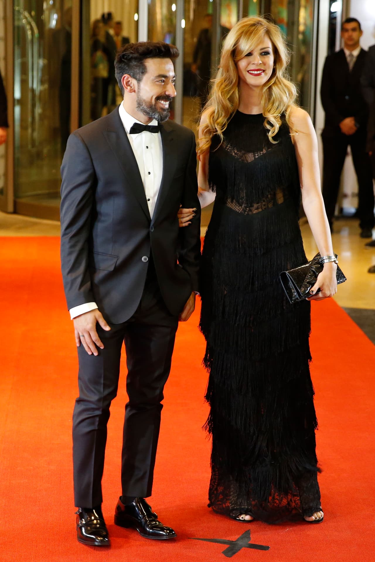 Yanina Screpante, la novia del jugador argentino Ezequiel Lavezzi, llevó este vestido negro con flecos.