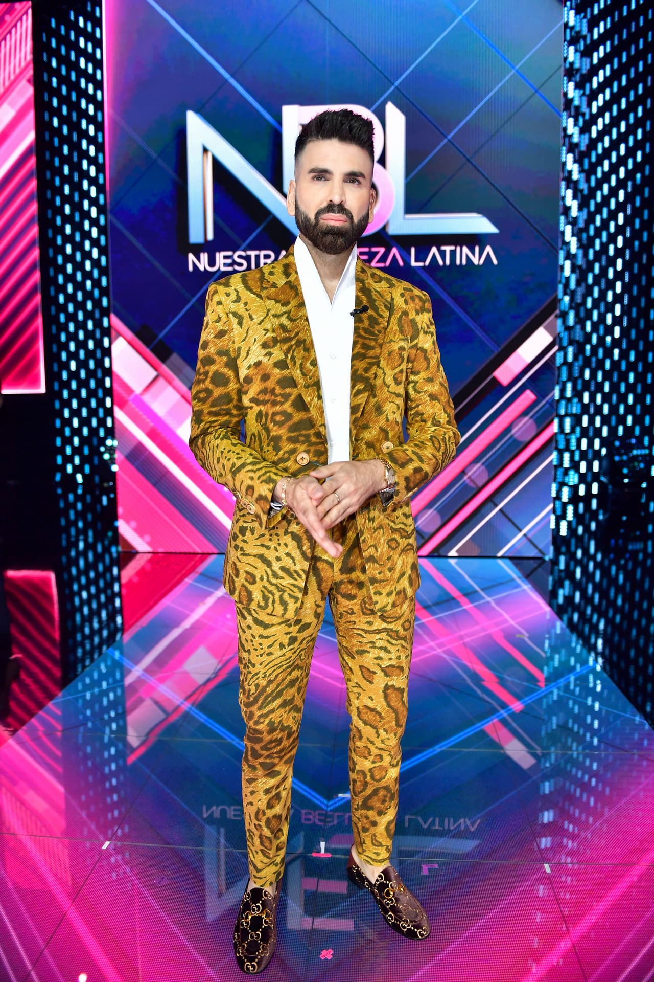 En la segunda gala también nos regaló un polémico outfit con este traje de animal print, confeccionado con una tela que, según contó en un post en Instagram, compró en una tapicería y que en algún momento pensó en utilizar para hacer un sillón o un cojín.