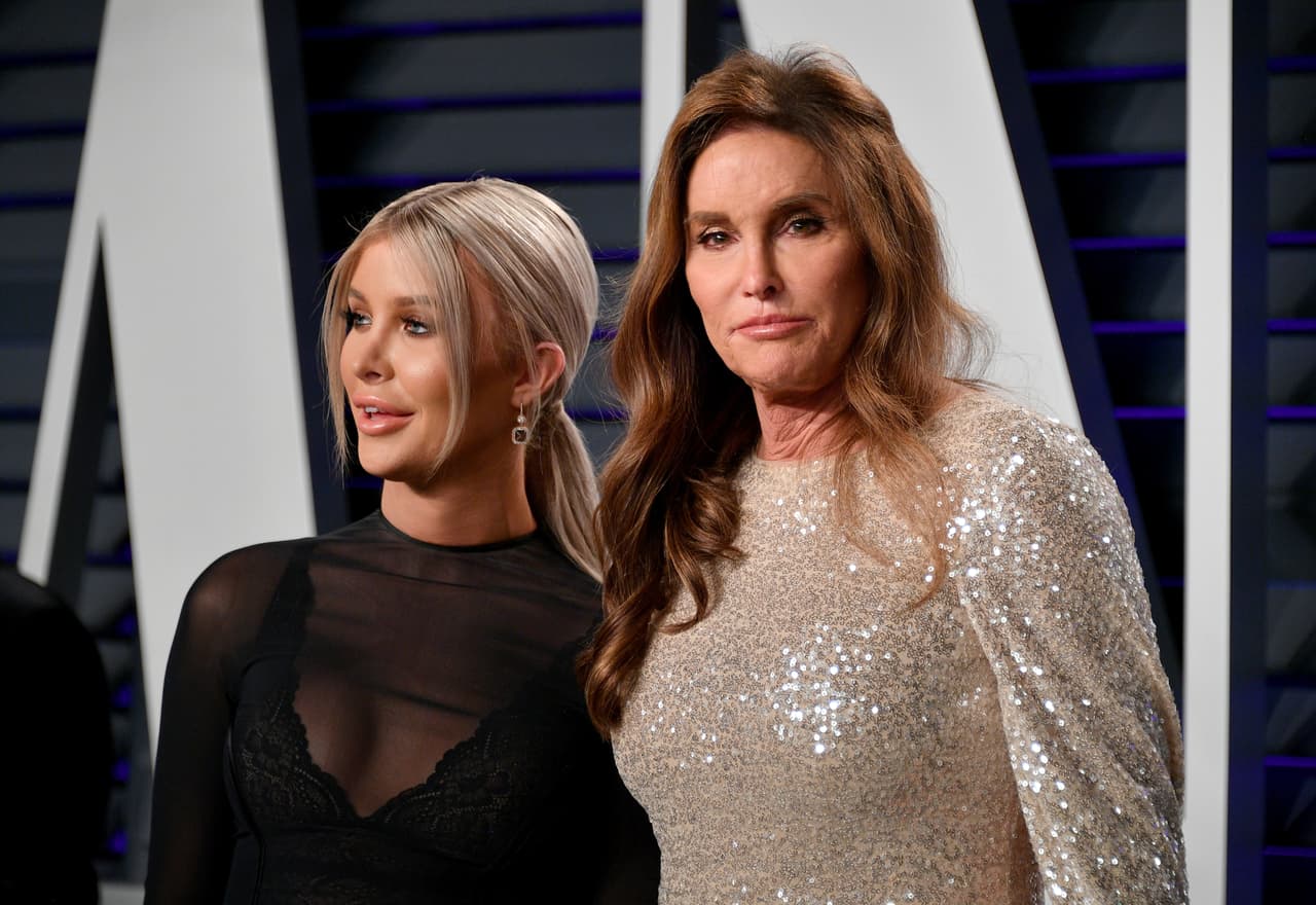 "Caitlyn y Sophia han hablado sobre formar una familia juntos durante el último año más o menos, y aunque Caitlyn ya tiene diez hijos, nunca tuvo la oportunidad de criar a un hijo en el papel de madre, que siempre ha soñado con hacer", declaró una fuente a Closer.