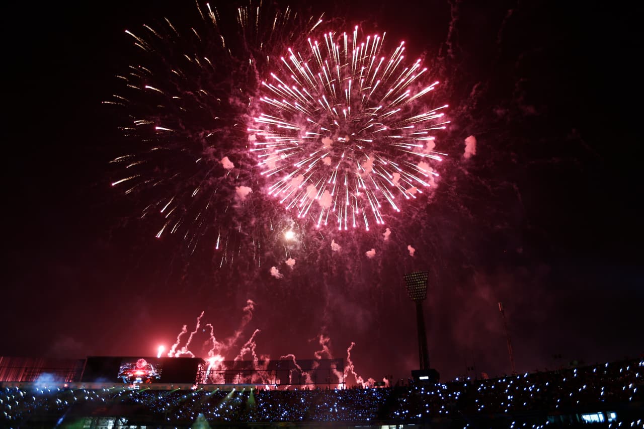 <b>Folsom</b>
<br>Cuándo: Viernes, 7:00 p.m., espectáculo a 8:30 p.m.
<br>Dónde: East Bidwell St. y Alder Creek Parkway, Folsom CA
<br>Precio: 
<a href="https://www.folsomprorodeo.com/p/about/july-3-tickets" target="_blank">$40 por auto con compra previa</a>, $50 por auto en la entrada