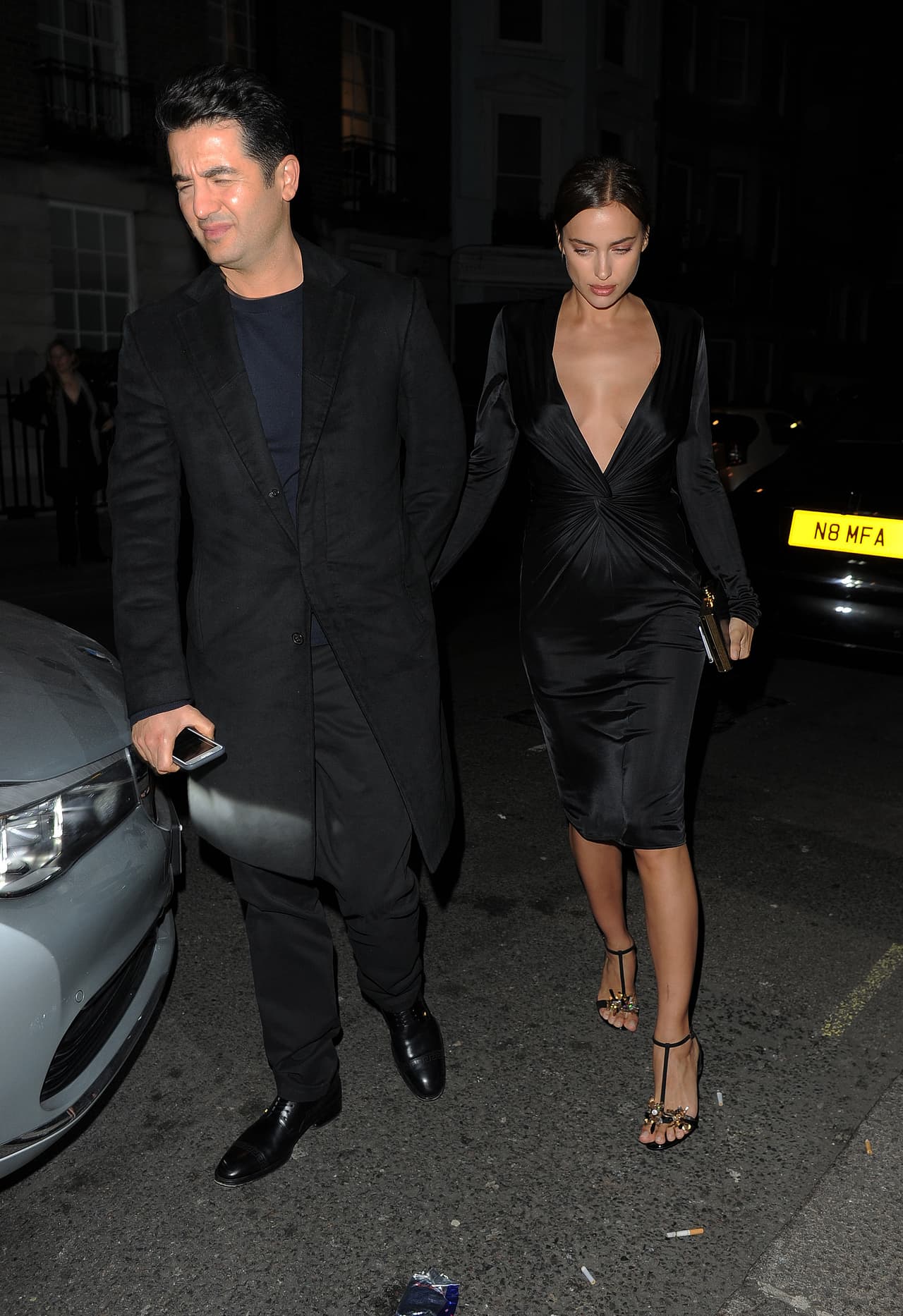 Salió de la reunión tomada de la mano del fotógrafo Ali Kavoussi.