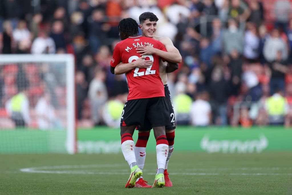 Liverpool golea 0-5 al Watford, Manchester City hace lo suyo y vencen 2-0 al burnley, Norwich City empata en casa frente al Brighton & Hove Albion, Chelsea vence por la mínima al Brentford y Southampton vence 1-0 al Leeds United.