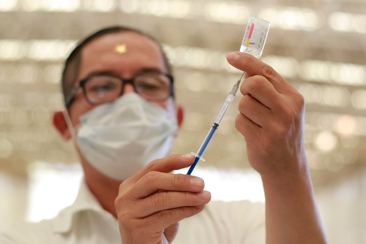 QUERETARO, MEXICO - MAY 20: A health worker prepares a CanSino vaccine dose for a teacher as part of the vaccination campaign at the Ecocentro Expositor vaccination center on May 20, 2021 in Queretaro, Mexico. The state of Queretaro will use 55,356 doses to vaccinate teachers against COVID-19. (Photo by Cesar Gomez/Jam Media/Getty Images)