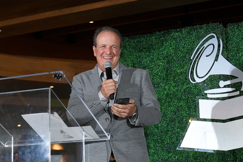 <h2 class="cms-H2-H2">Julio Reyes Copello</h2>
<br>
<br>Ya son casi 20 años los que el colombiano Julio Reyes Copello ha estado al frente de la música. A lo largo de su carrera ha conseguido más de 30 nominaciones, ganando 3 premios GRAMMY y 8 Latin GRAMMY. Ha trabajado con
<b>Ricky Martin, Alejandro Sanz, Paulina Rubio</b>, Thalía, Chayanne, Sebastián Yatra, Chiquis, y una larga lista de grandes artistas.
<br>
<br>
<b>Sus nominaciones:</b>
<br>• Besos En La Frente (Fonseca) (S)
<br>• Carne Y Oro (Cami & Art House) (S)
<br>• Cuantas Veces (Carlos Rivera, Reik) (S)
<br>• Koati Original Soundtrack (Varios Artistas) (A)
<br>• Los Rotos (Ela Taubert) (S)
<br>• Nada Particular (Miguel Bose & Carlos Rivera) (S)
<br>• Pa'lla Voy (Marc Anthony) (A)
<br>• Parte De Mi (Nicki Nicole) (S)
<br>• Puro Sentimiento (Alejandro Lerner & Carlos Santana) (S)
<br>• Quererte Bonito (Sebastian Yatra & Elena Rose) (S)
<br>• Se Nos Rompió El Amor (David Bisbal) (S)