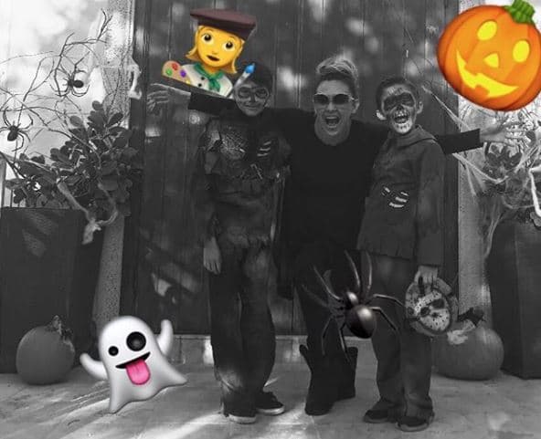 'La Chule' sí comparte fotos y detalles de las vidas de sus hijos Miguel y Daniel, pero lo hace cuando ellos están maquillados, disfrazados o con gafas oscuras.