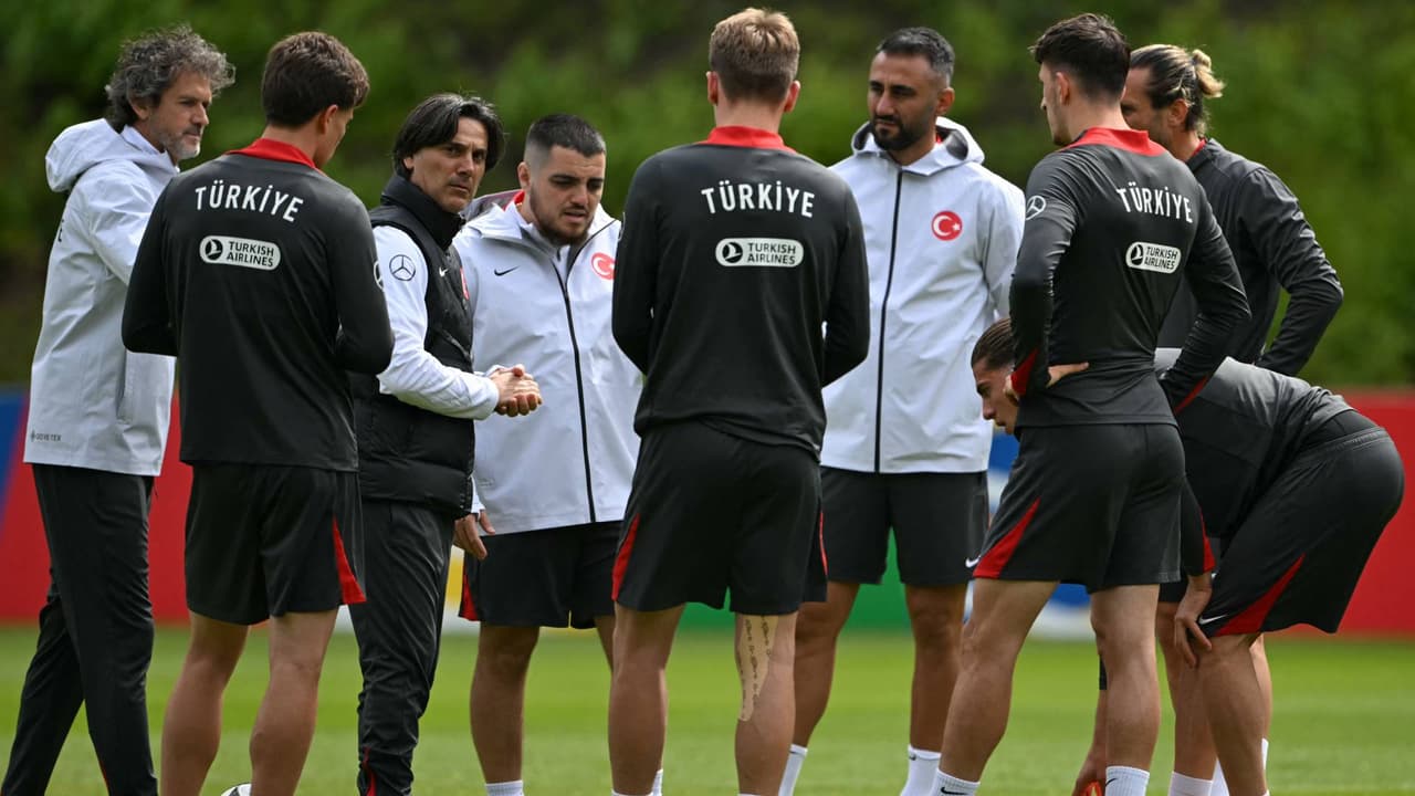 Turquía presenta tres bajas para su primer partido en la Euro