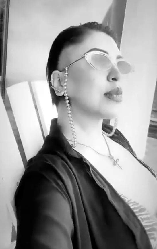 Cristy explicó que el corte de cabello se debió a una cuestión de salud y no por vanidad: "
<b>Lo mío es una lucha </b>donde agradezco a Dios que 
<b>me da fuerza para seguir luchando día con día</b>, con alegría y amor. ¡Gracias a Dios mi autoestima es grande!".
<br>