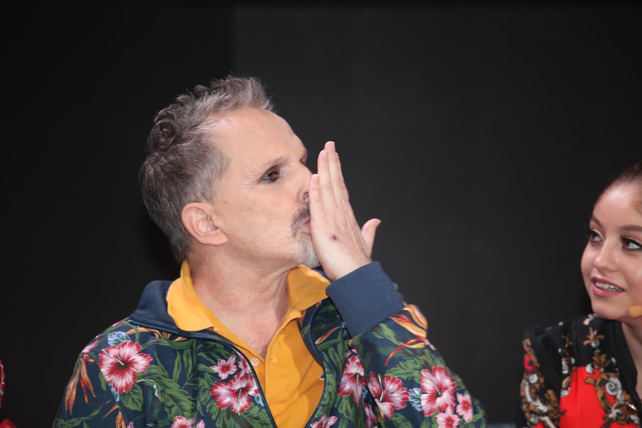 En algún momento hasta se puso a mandar besos.