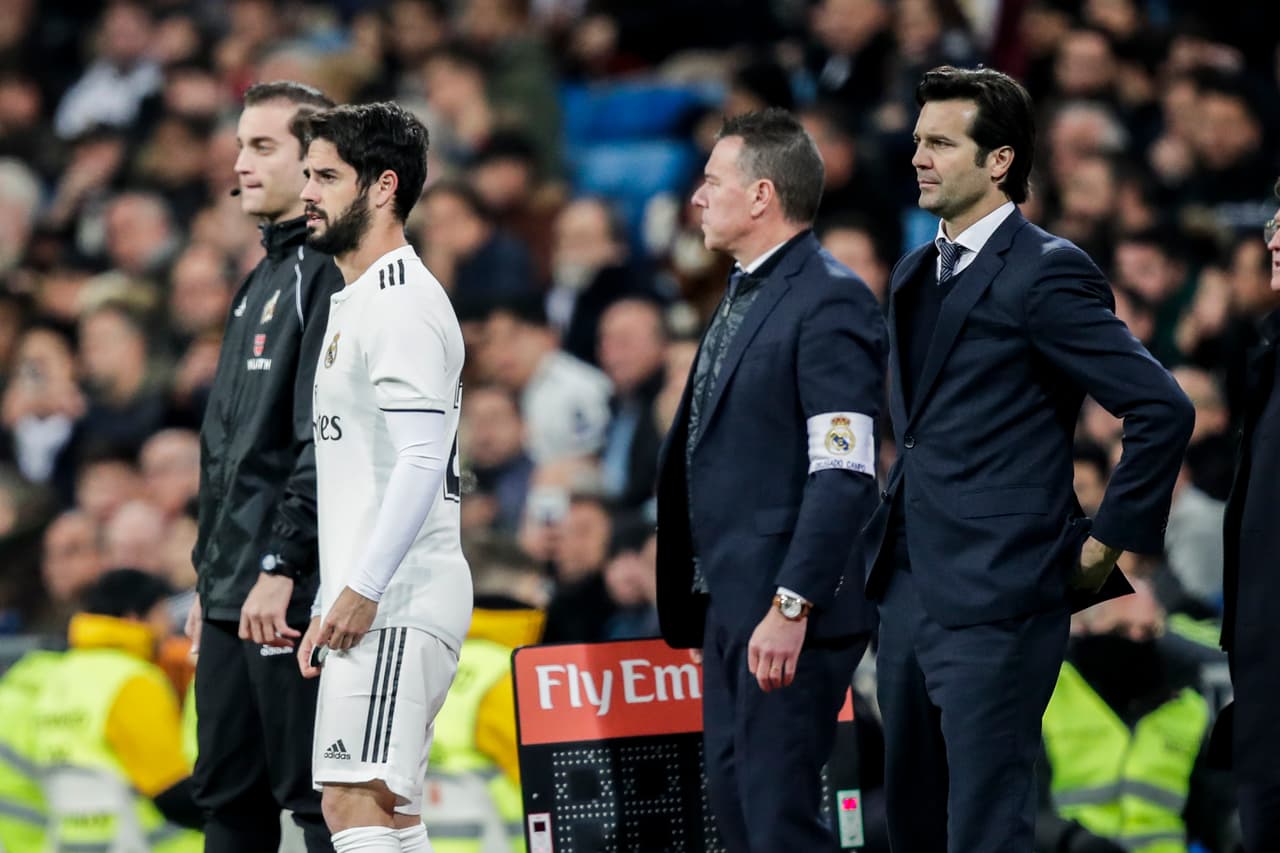 Isco vive un momento de baja forma que ha dado para que Santiago Solari no lo tenga entre sus titulares, lo que ha servido para generar rumores de molestias del jugador al interior del vestuario.