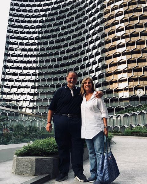 "Un día en su apartamento me dio una cajita y la abro y ahí estaba el anillo, me eché a llorar", recordó con emoción Mily.
<br>