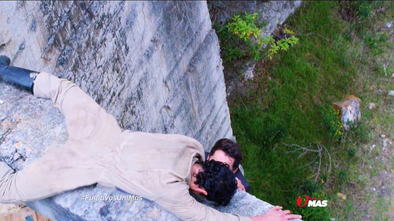 Julián intentó escapar, pero casi cae en un abismo.