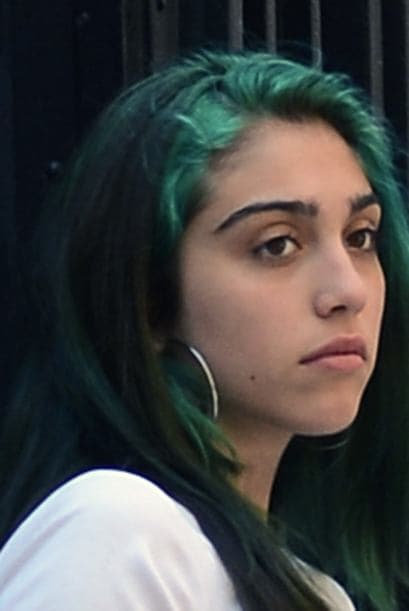 A pesar de ser un tono algo "anormal" para la cabellera, la verdad es que ella lo lució de una manera muy chic.