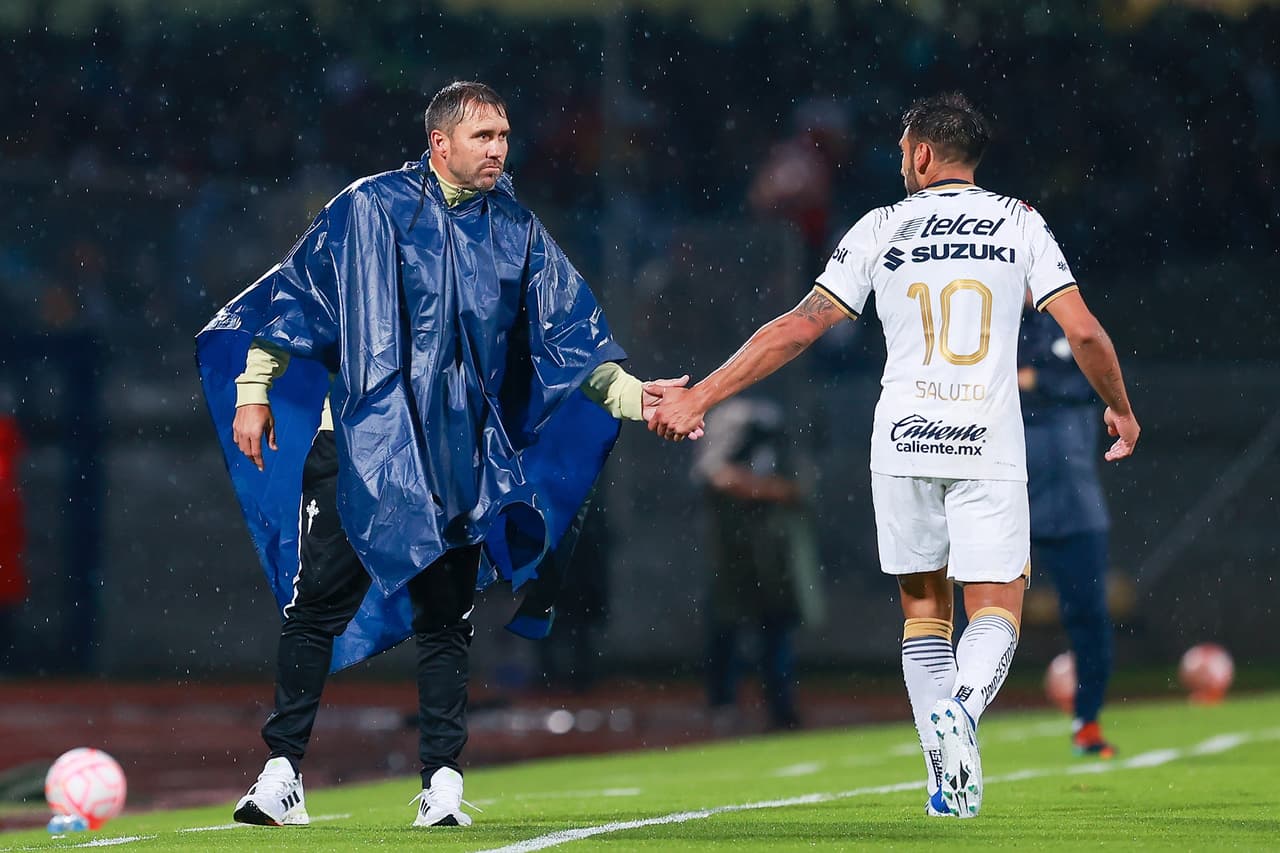 El segundo tiempo fue accidentado y la intensidad del juego desapareció por el cansancio. Dinenno y Salvio fallaron al menos tres oportunidades de gol, pero el marcador no se movió más y se selló el empate.