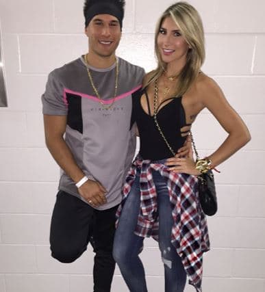 "He entendido que la fortaleza emocional y espiritual es lo que ayuda a salir adelante en cualquier situación de vida […] 
<b>Mi esposa ha sido el pilar fundamental en este proceso</b>, es una persona muy positiva y fuerte emocionalmente", confesó a People en Español.
<br>