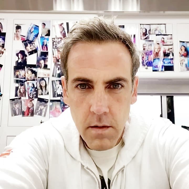 Actualmente el actor de origen puertorriqueño no tiene vello facial y luce con menos edad de la que aparentaba.