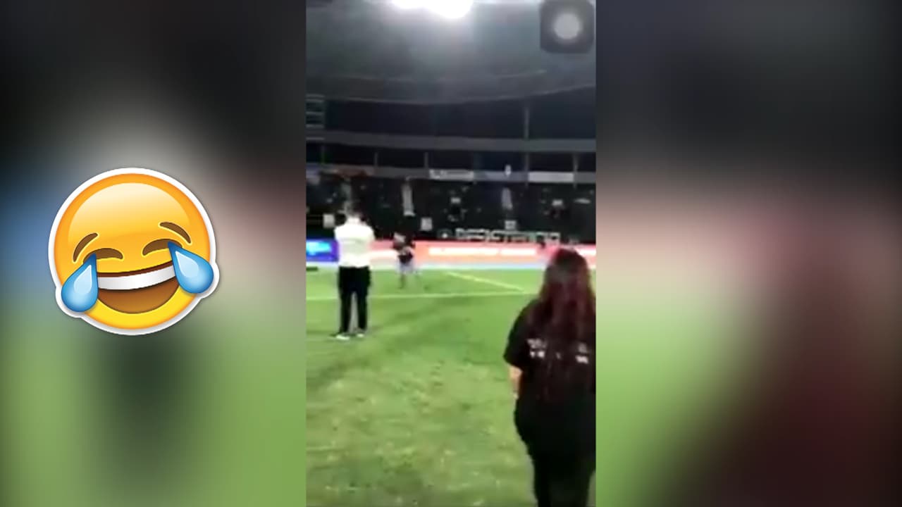‘Epic fail’: hincha cobra un penal en el estadio y al querer celebrar como Cristiano le pasa esto