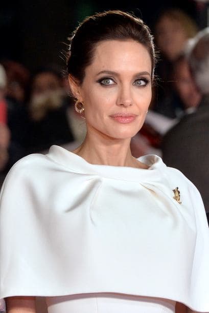 Jolie visitó un campo de refugiados en Irak, en donde conoció a una niña de 13 años que fue raptada y usada como esclava sexual por los yihadistas.