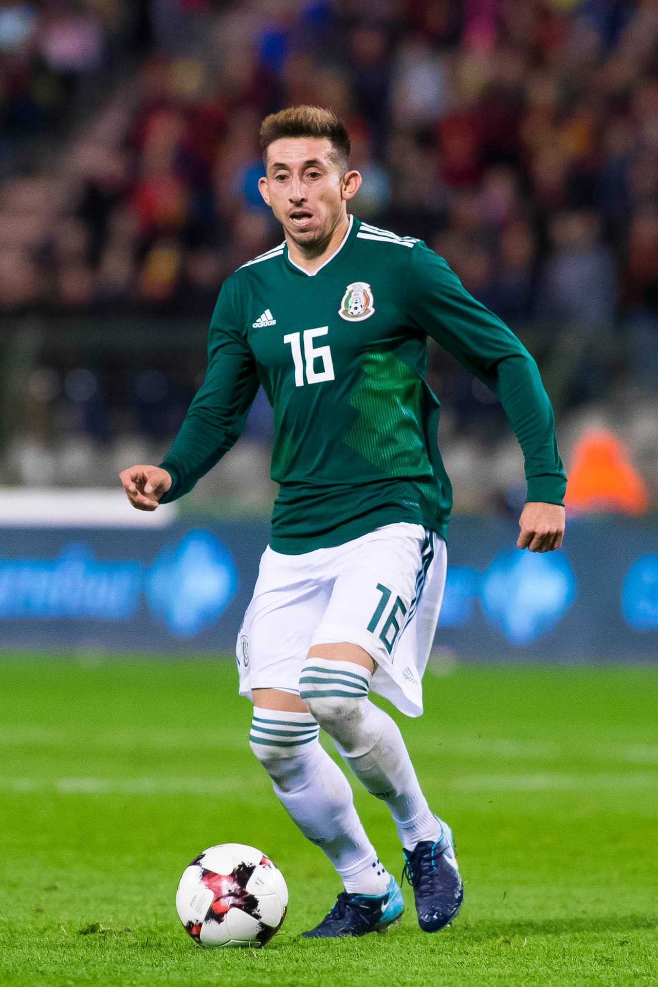 <b>Mediocampistas: </b>Héctor Herrera.