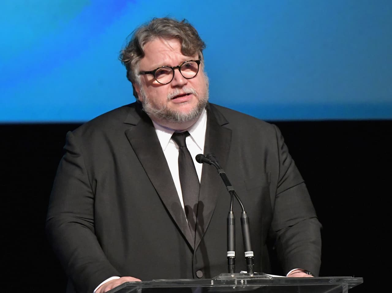 A través de Twitter, el mexicano expresó este jueves que la marca de cervezas no contaba con su autorización para utilizar estas imágenes en las latas.