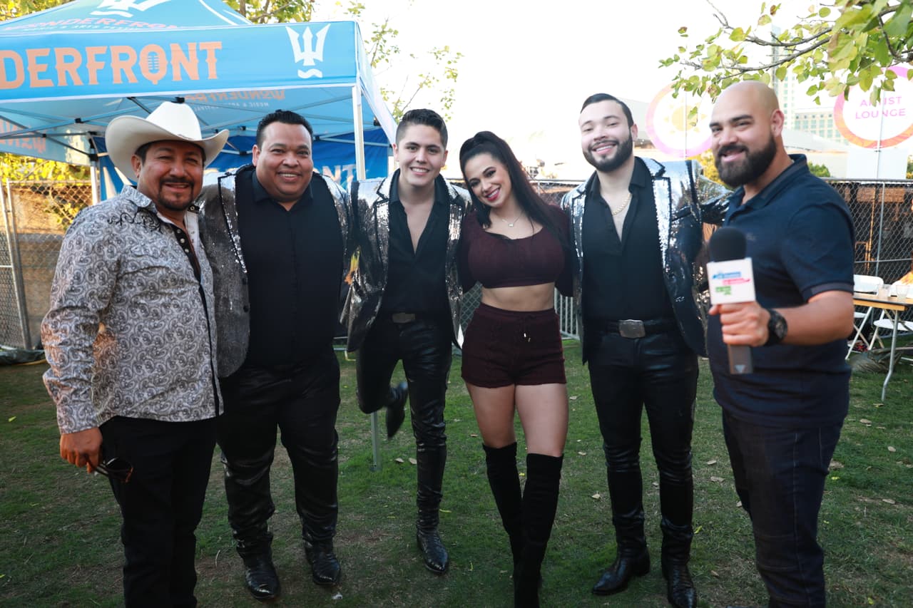 También estuvo 
<b>Banda Los Sebastianes</b> y otras agrupaciones del regional mexicano, además de grandes artistas del género urbano.